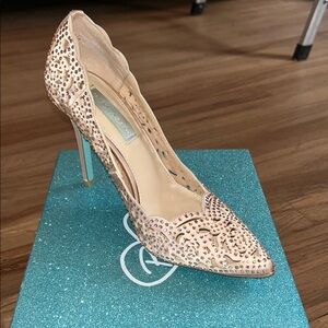 Elegant Lace Cutout Heels